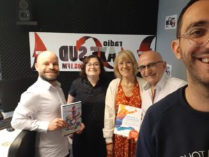 Charlie Jr Martin et les invités de l'émission de la radio axe sud autour de la littérature et l'écriture